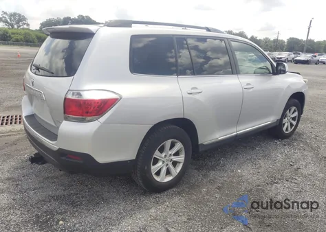 2013 Toyota Highlander Se V6 z USA, uszkodzony, nr VIN 5TDBK3EH9DS183274